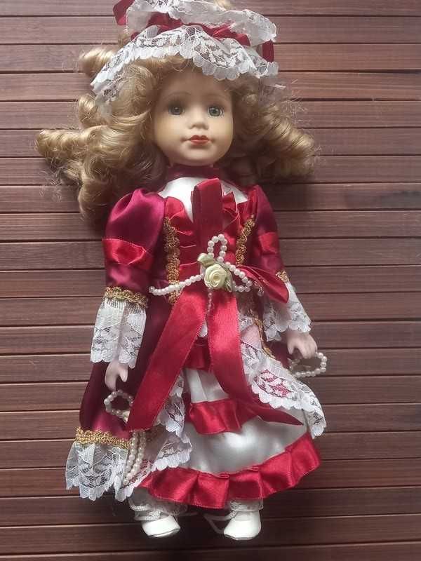 Kolekcjonerska porcelanowa lalka