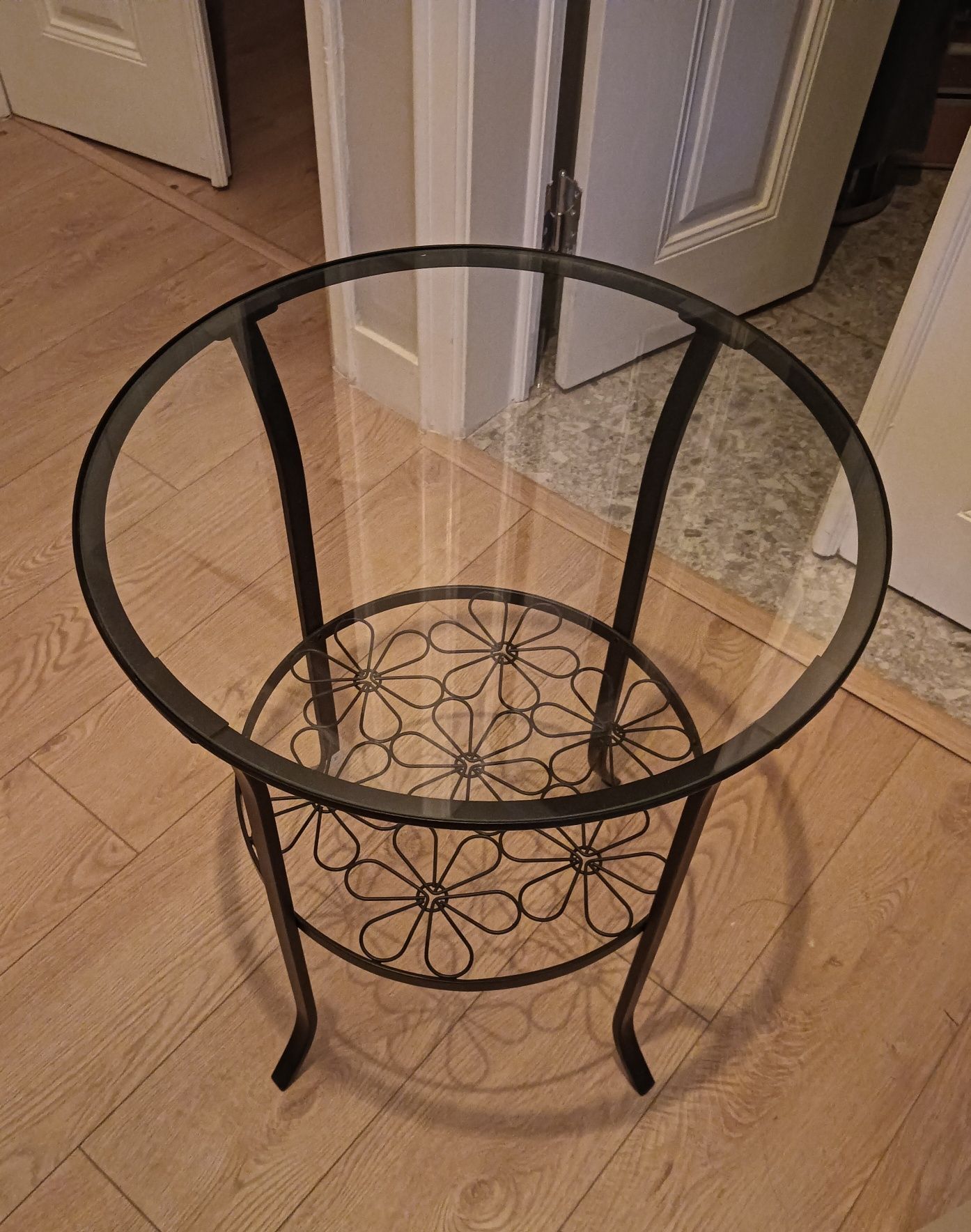 Mesa em forja e vidrio
