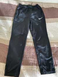 Легкі спортивні штани NIKE розмір 147 - 158 оригінал
