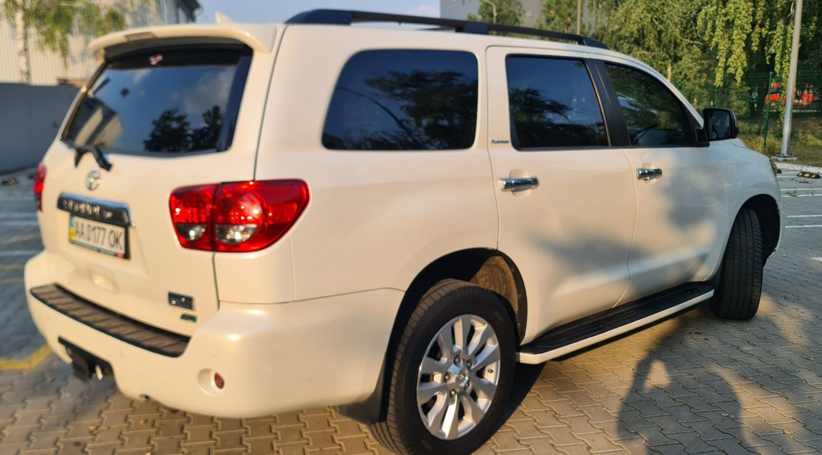 продам Toyota Sequoia Platinum коньячный салон