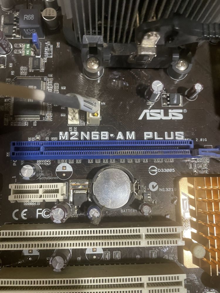 материнской платы GIGABYTE GA-990FXA-D3 и Asus M2N68-AM PLUS