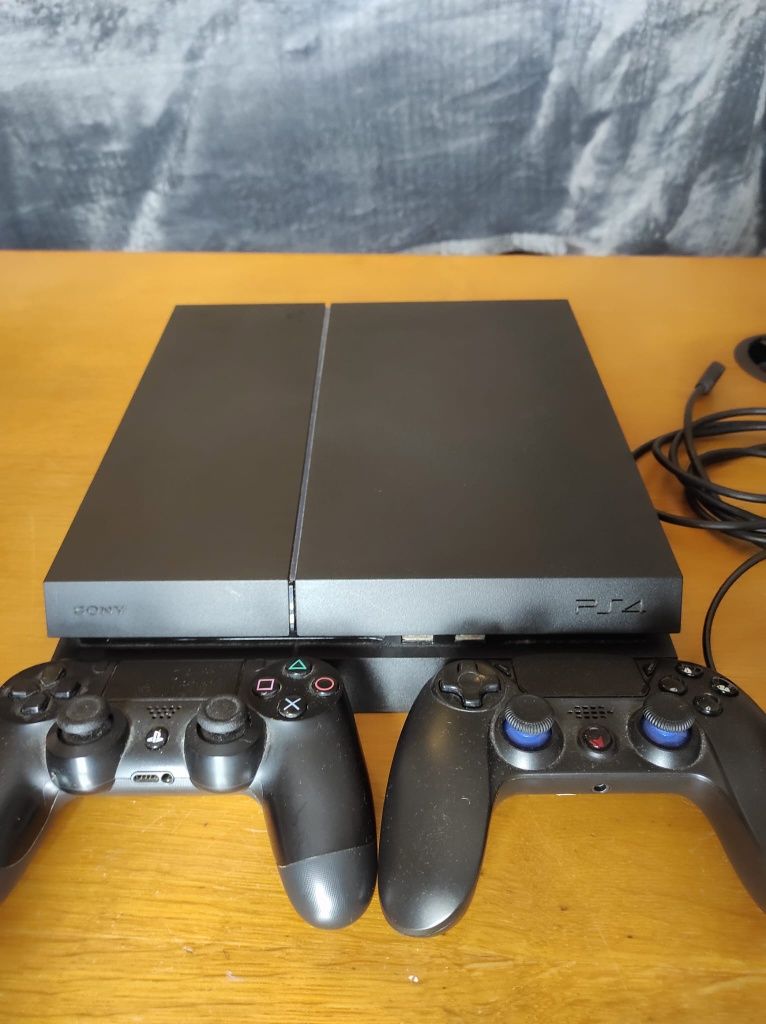 Playstation 4, 2 comandos e 15 Jogos