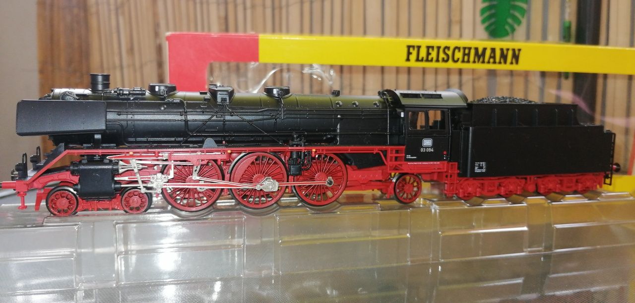 Kolejka lokomotywa Fleischmann Primex H0