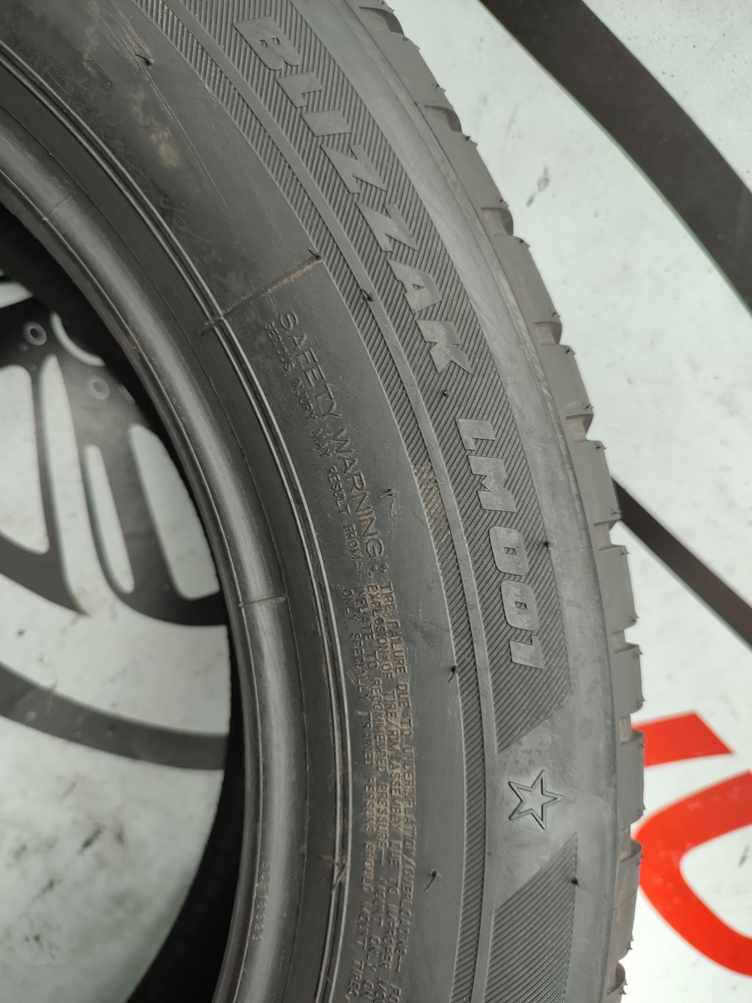 205/60r17 93H Bridgestone Blizzak LM 001