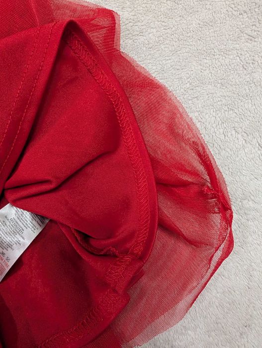 Czerwona świąteczna tiulowa sukienka w gwiazdki cekiny 128 jak nowa