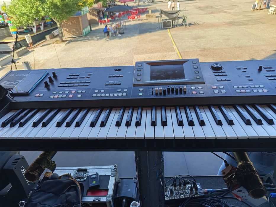 Vendo Roland g 70 vários ritmos bom estado