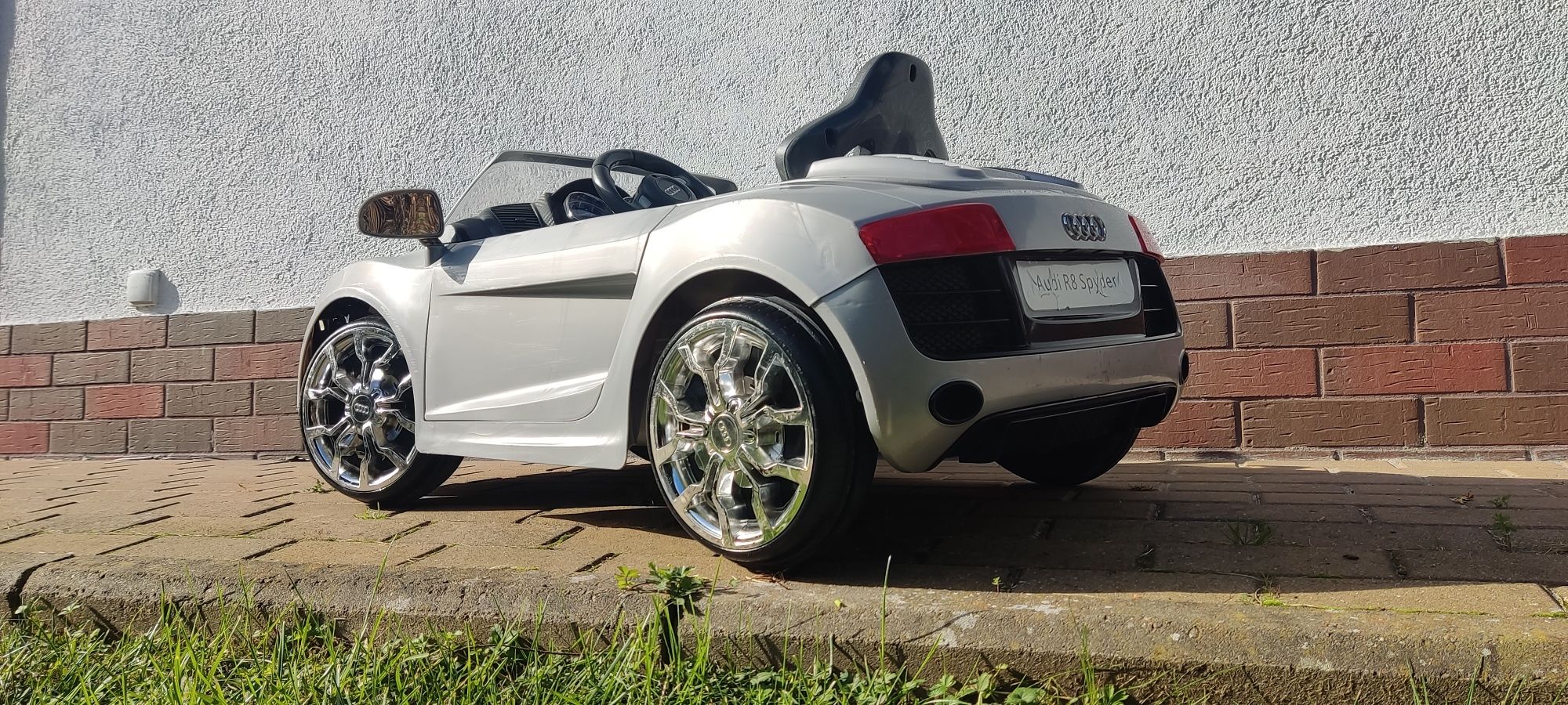 Audi R8 Spyder samochód na akumulator dla dziecka