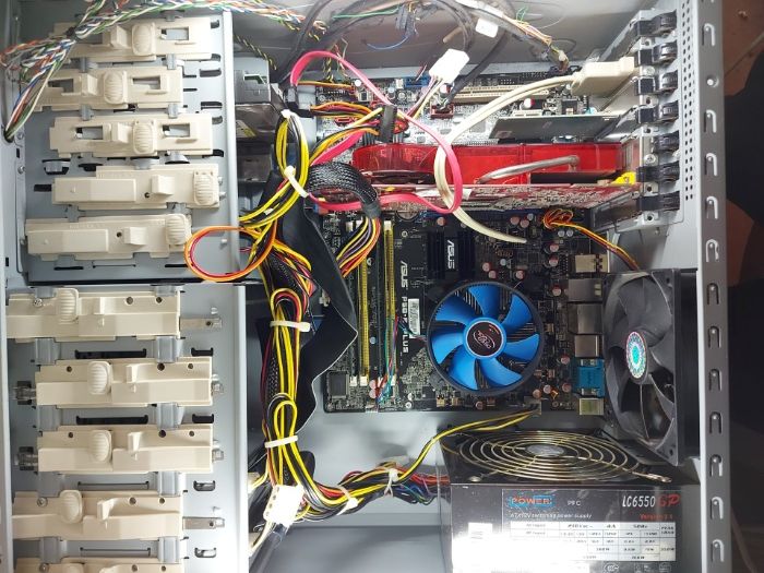 PC Intel Core2 CPU 6600 2.40 Ghz, 2,9 GB RAM, Radeon X 1950 Series