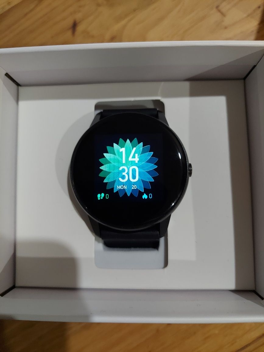 Reloj inteligente R3 смарт годинник,новий з документам.Мае металевий