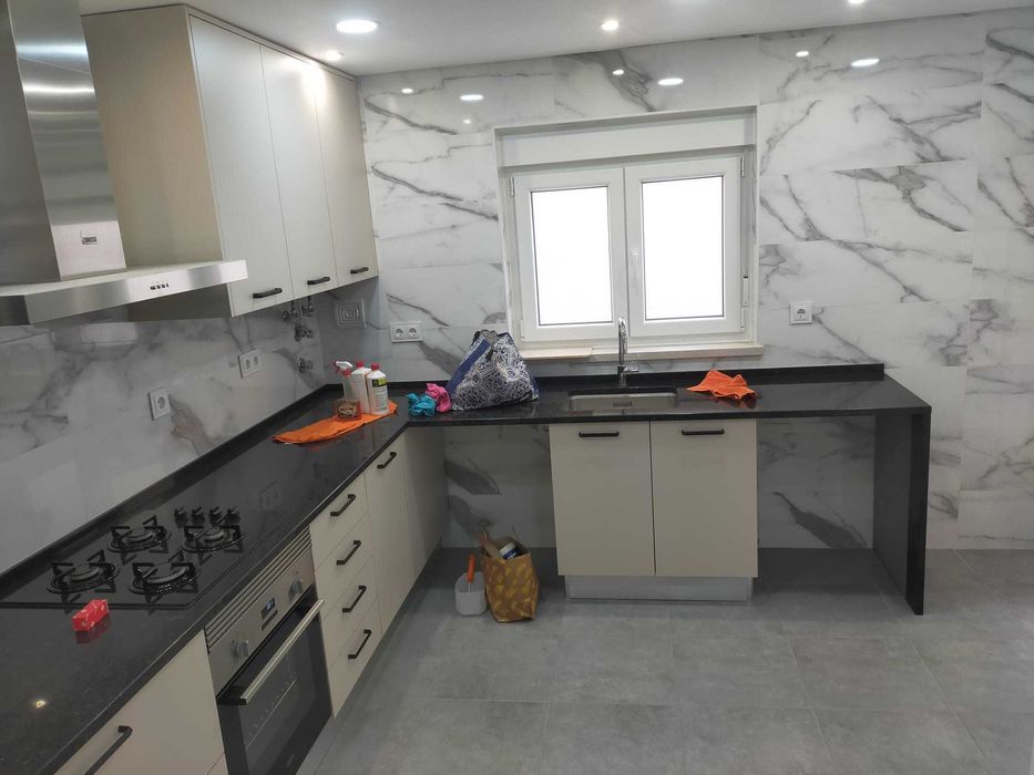 Moradia T2+1 com Logradouro no centro de São João da Talha