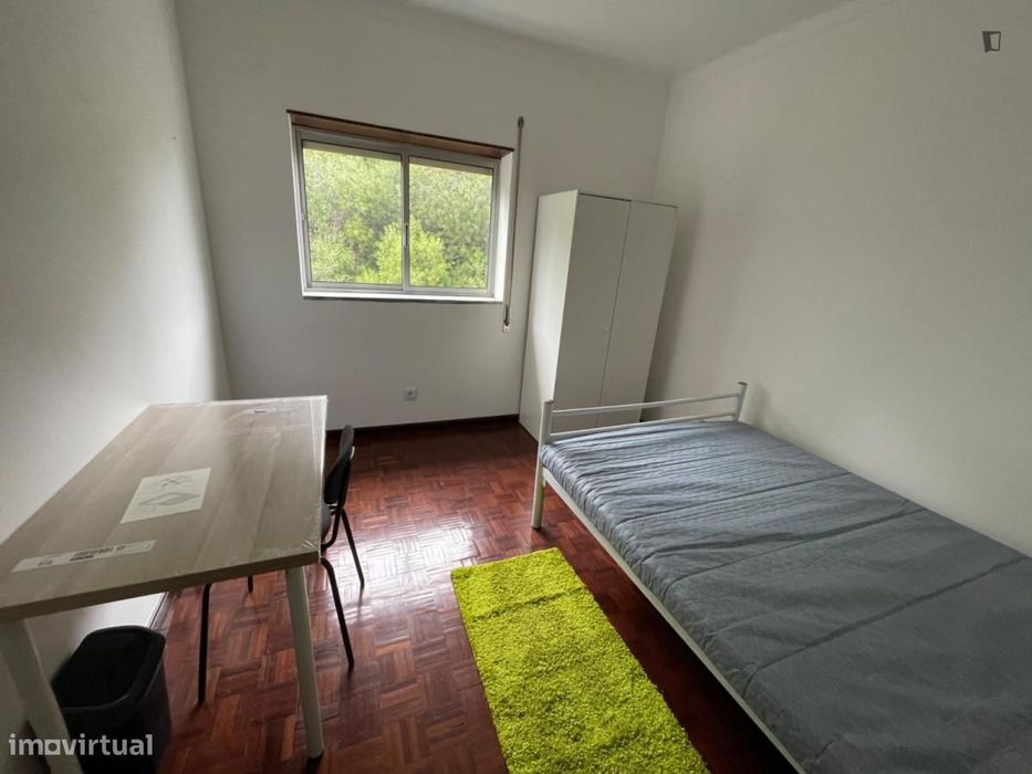 Quarto - localizado em Alta de Santa Clara Coimbra