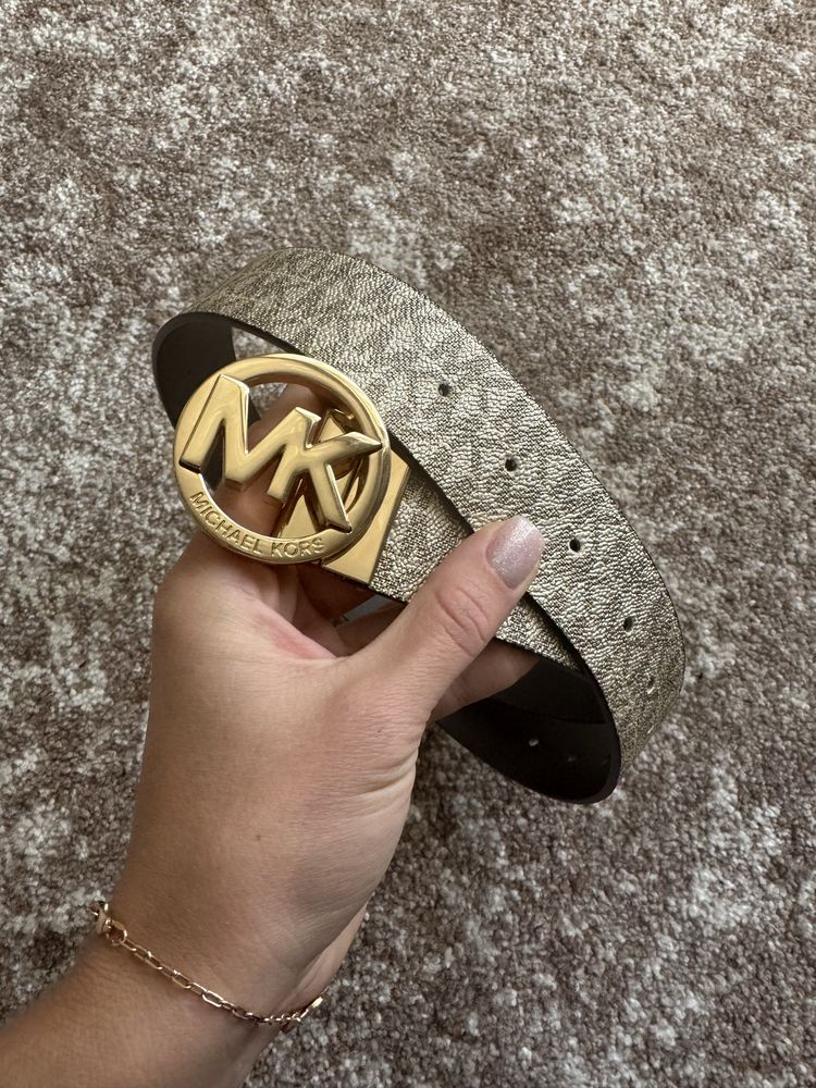 Жіночий двосторонній поворотний ремінь Michael Kors із золотою пряжкою