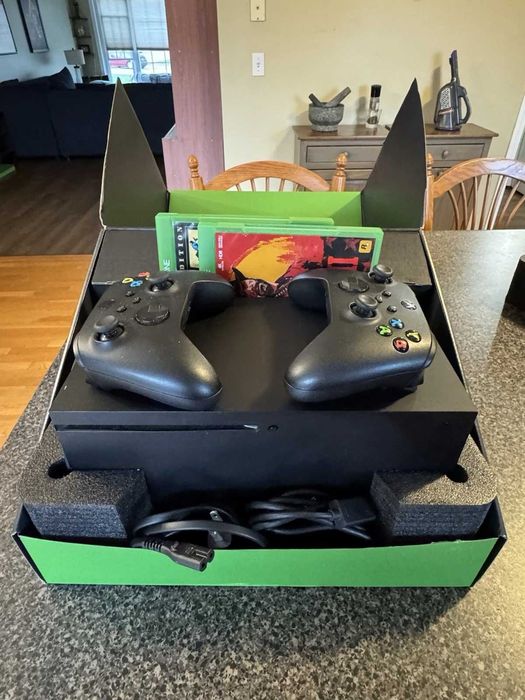 Xbox Series X 1TB czarna konsola z 2 kontrolerami, GTA 5 i Red Dead 2
