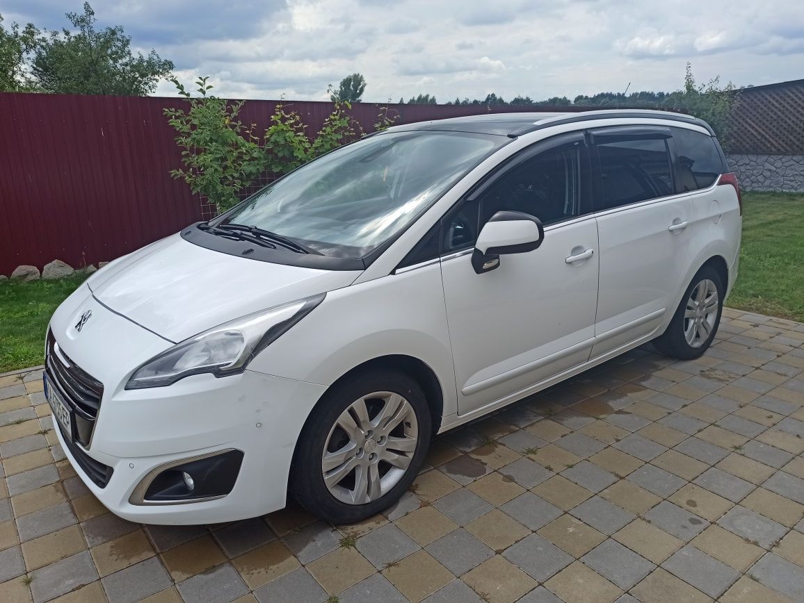 PEUGEOT 5008 Allure 2015 1.6 THP