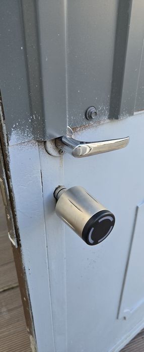 Instalação de fechaduras inteligentes