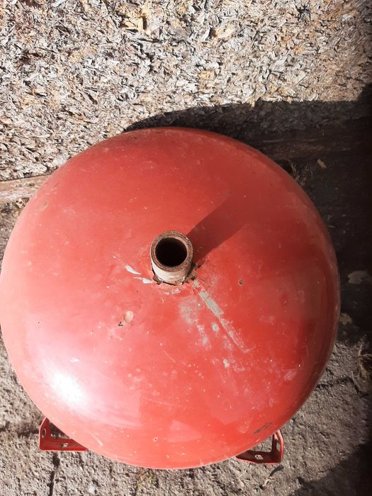 Подам расширительный бачок