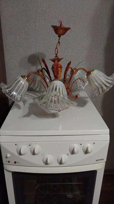 Продам люстру и 2 бра б/у в отличном состоянии.