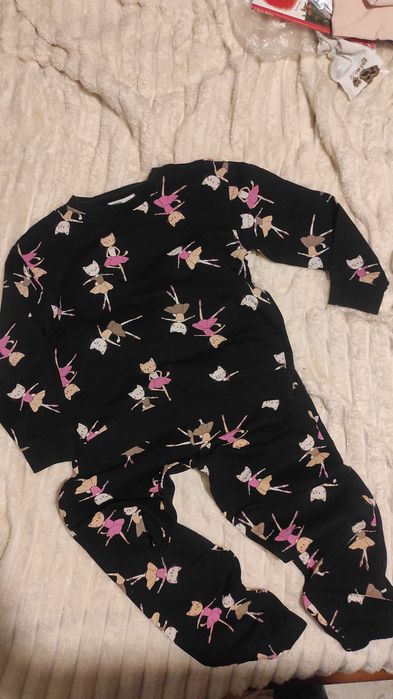 Uroczy komplet dresowy dla dziewczynki