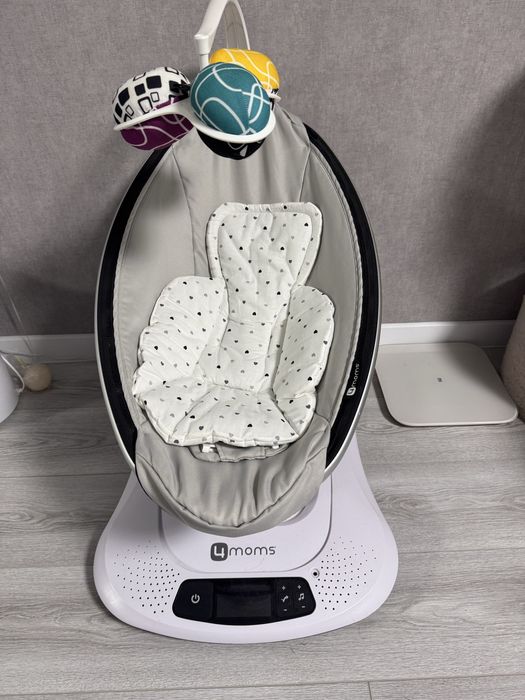 Заколисуючий центр 4Moms