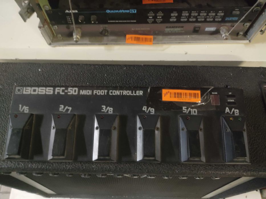 Coluna PEAVEY Renown 400/ALESIS GT Concert