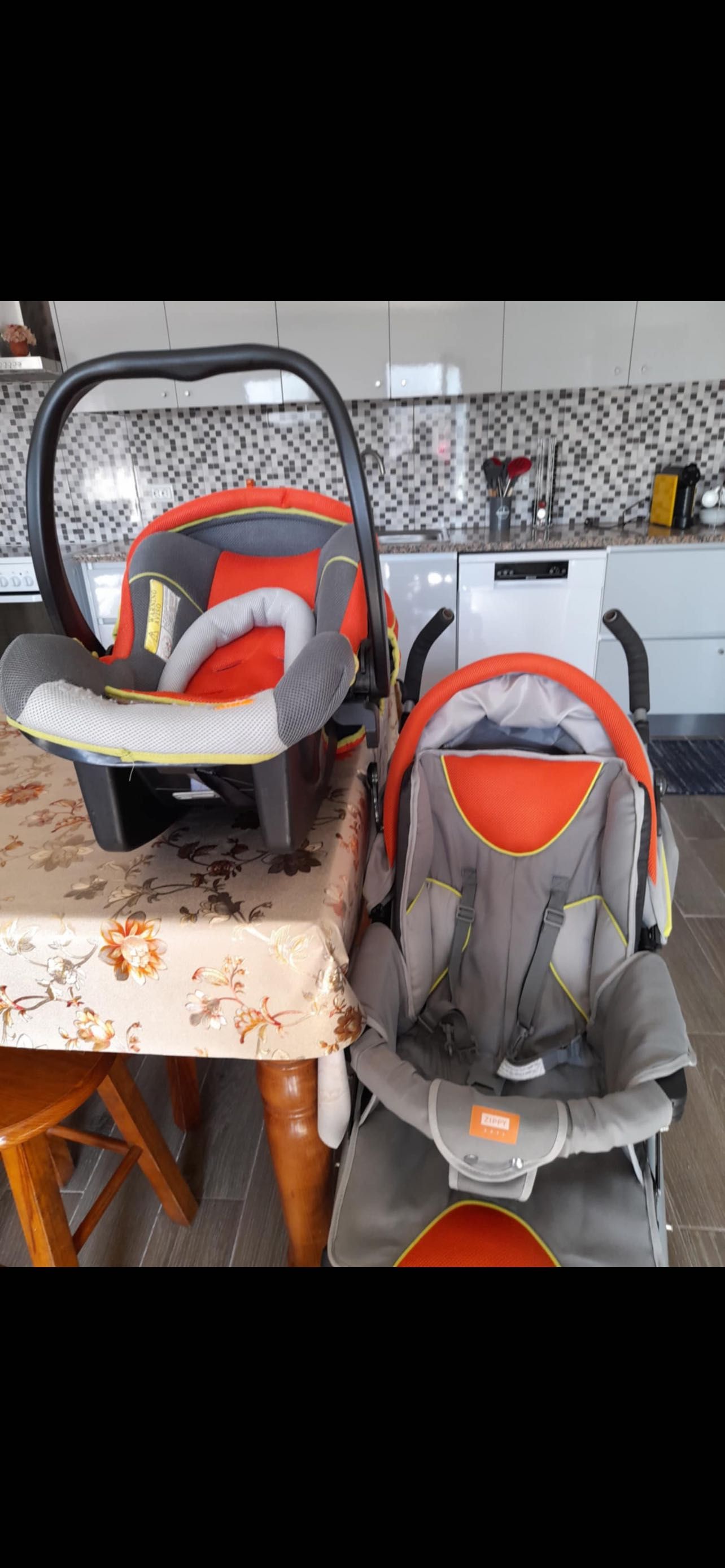 Carrinho de bebê+ovo em bom estado marca Zippy