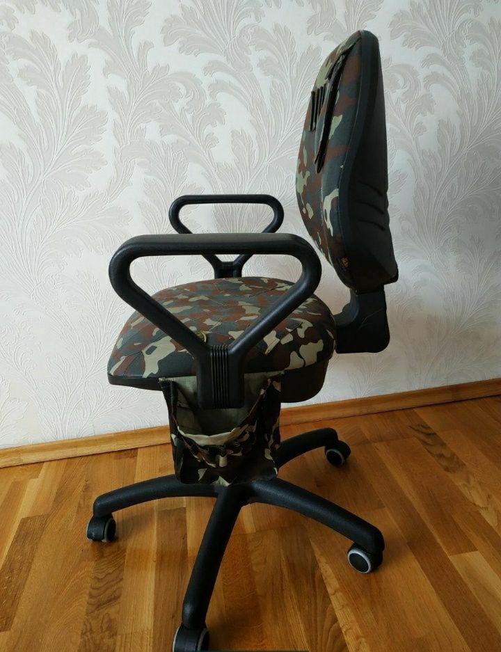 Компьютерное кресло в стиле милитари