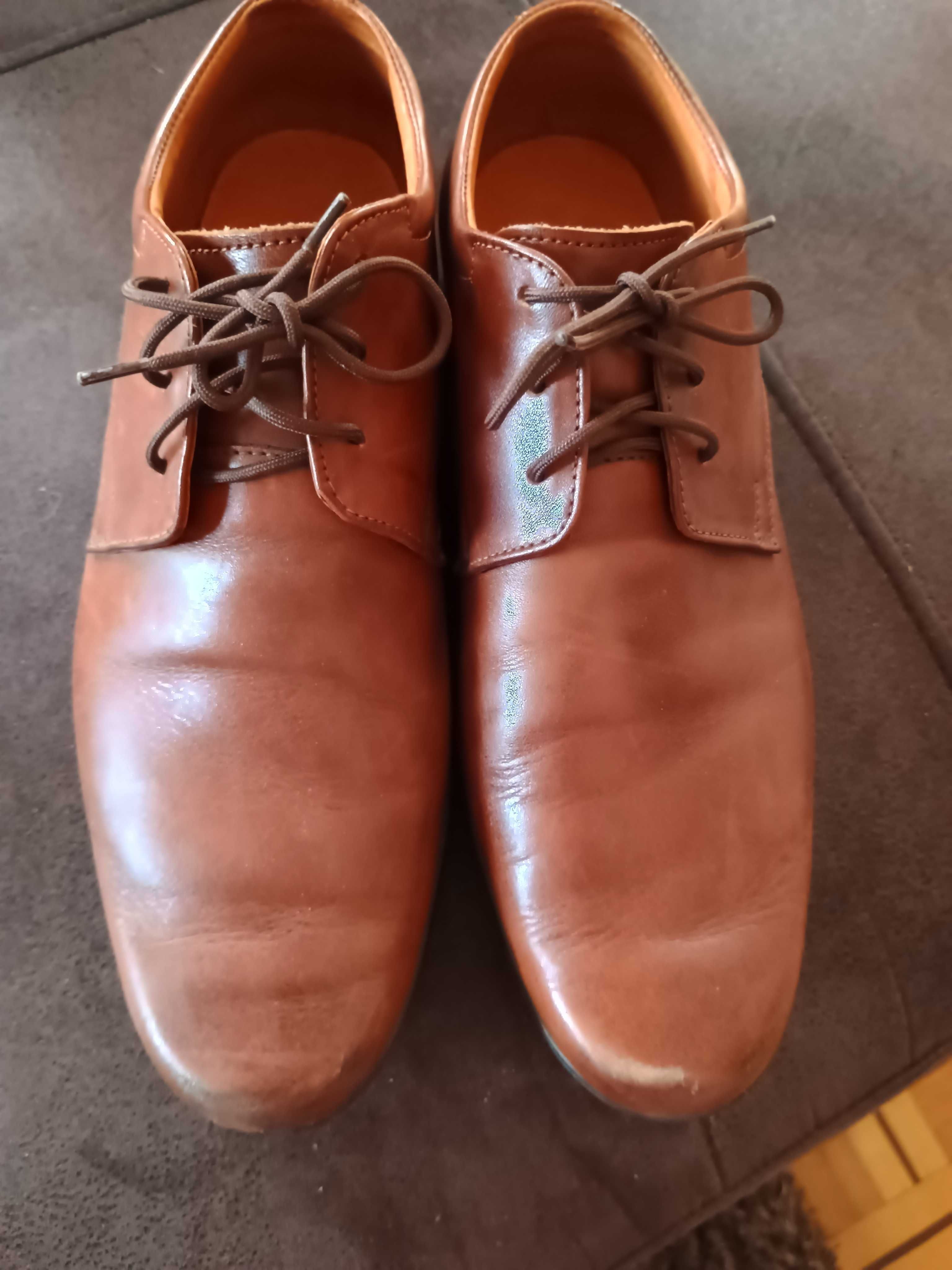 Buty  chłopięce klasyczne do garnituru rozm. 39 skórzane brązowe