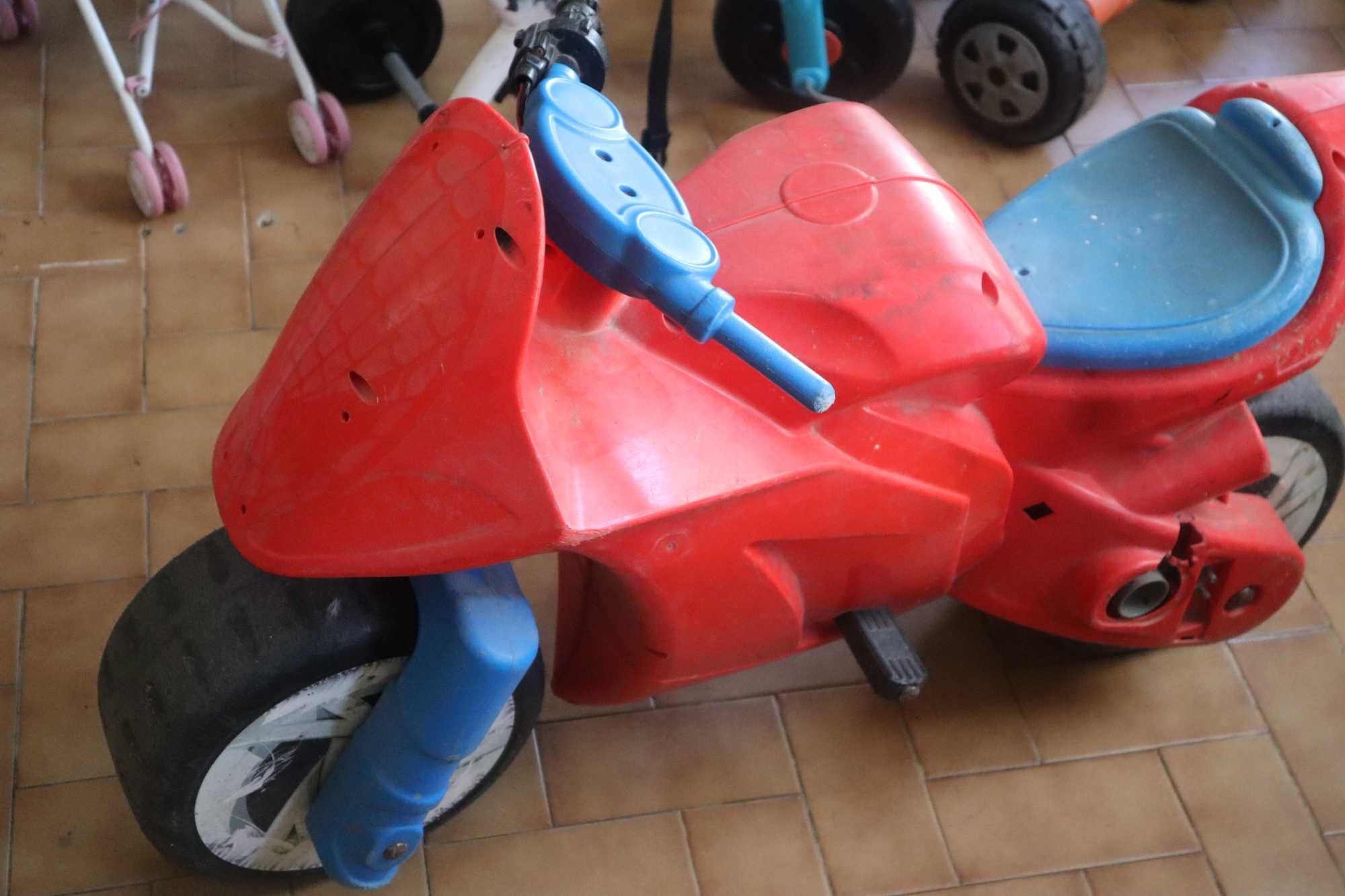 Motas de plástico infantil