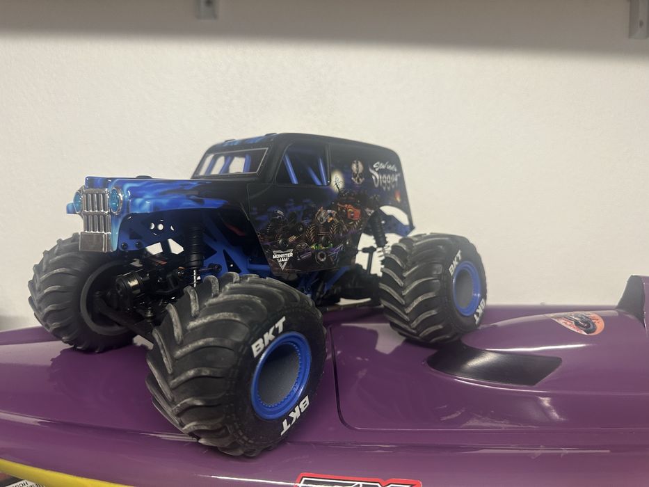 Losi 1/18 son uva digger