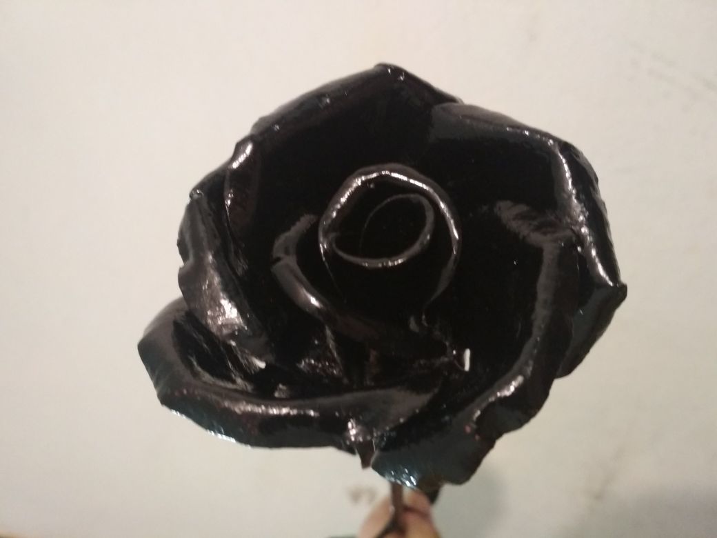 Роза из металла.