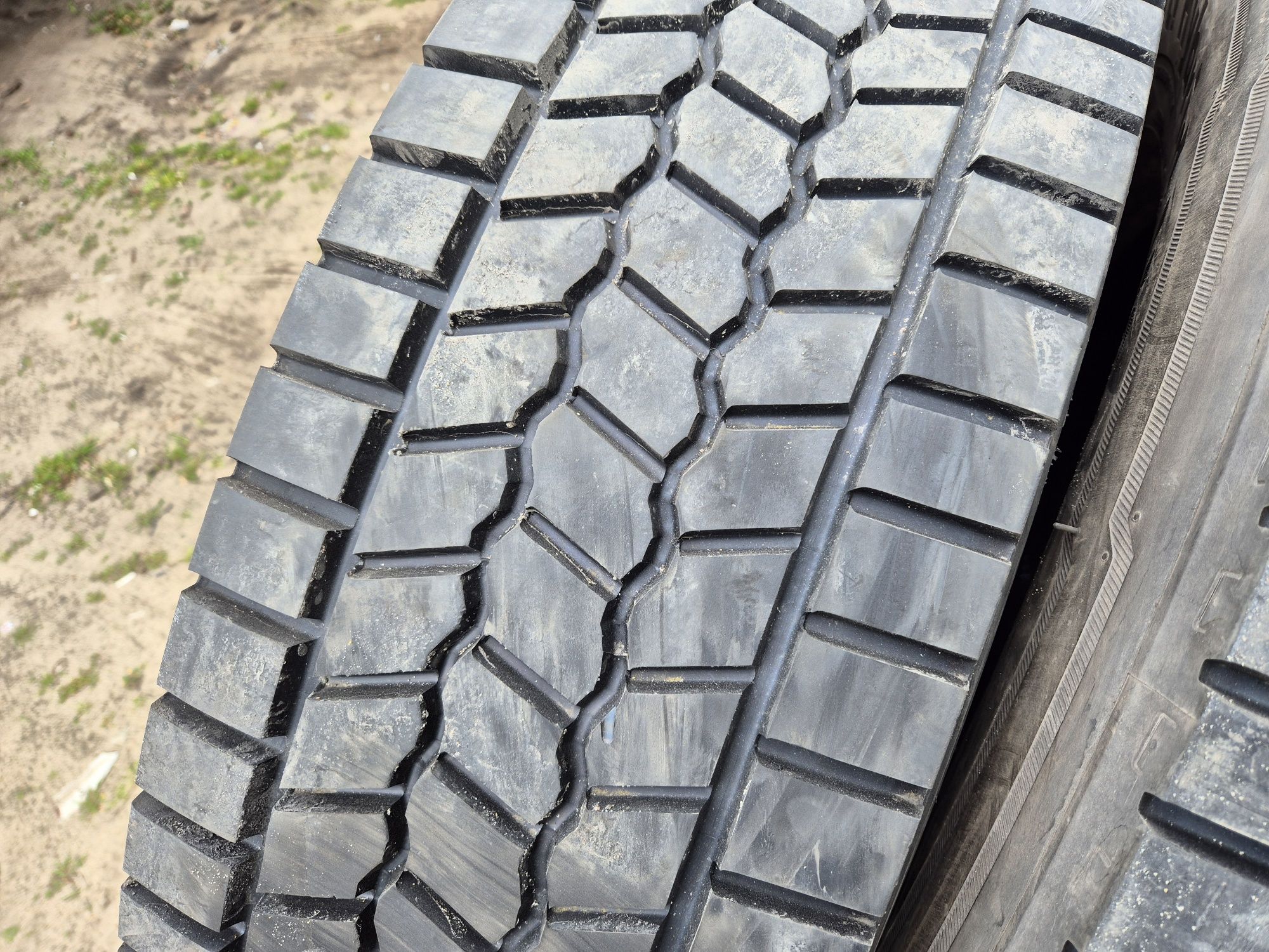 Opony 295/80r22.5