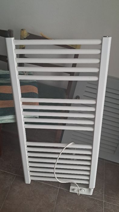 Aquecedor de toalhas casa de banho