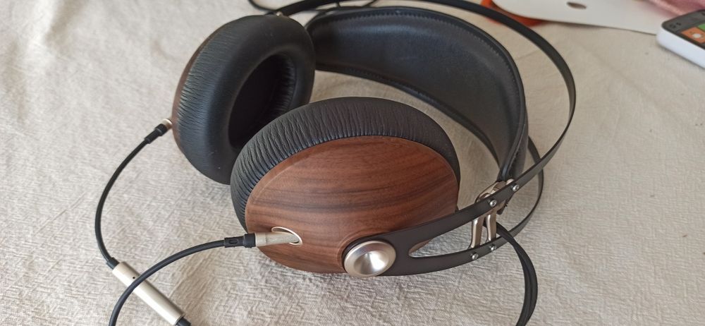 Chord Mojo 2  DAC + Meze 99 Classics