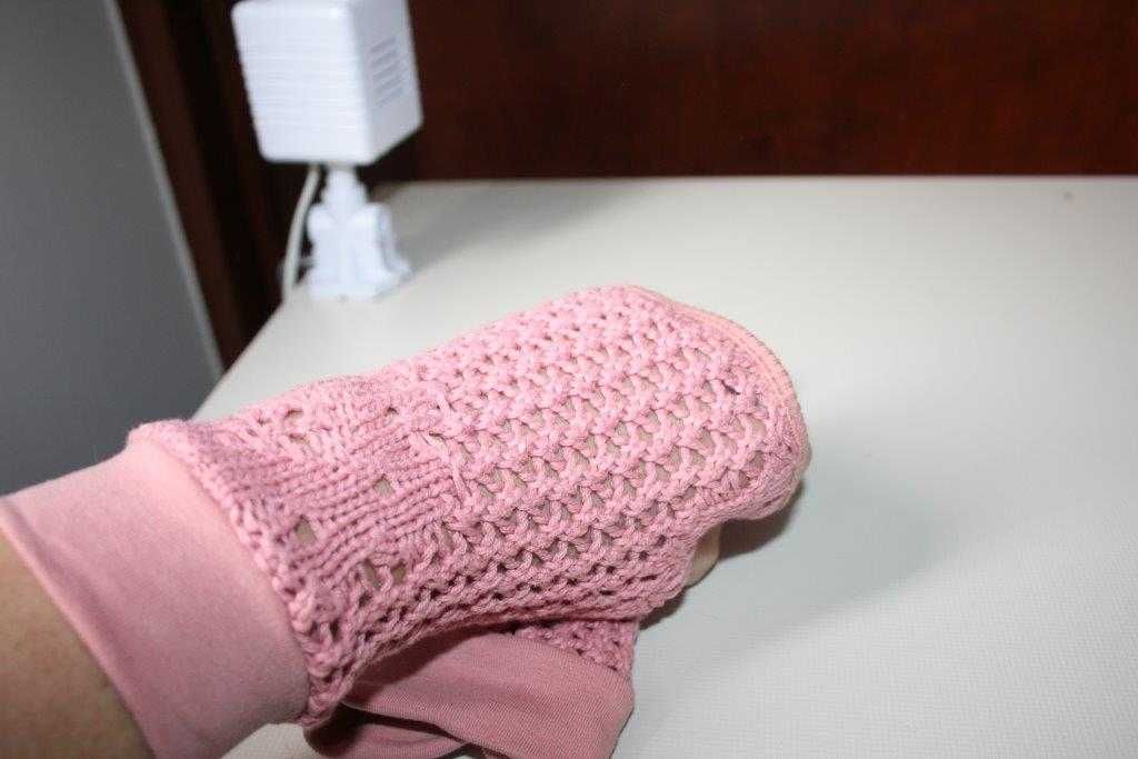 rękawiczki bez palców szydełkowy wzór mitenki brudny róż M/L ażur
