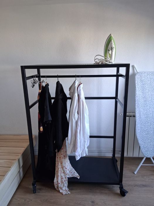 Charriot IKEA em metal preto