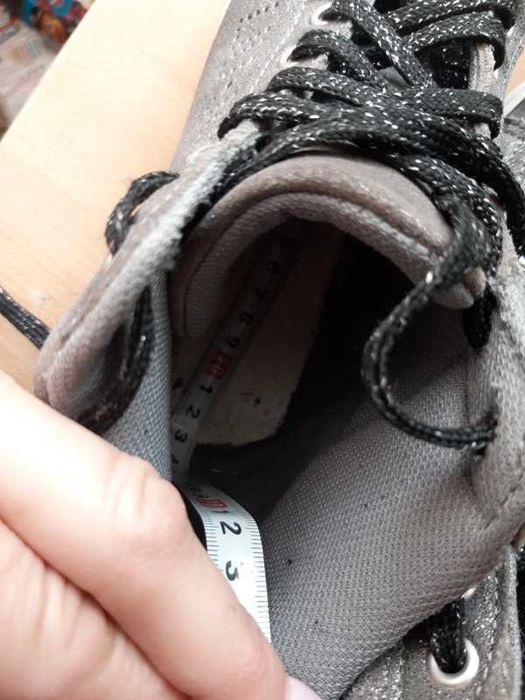 Buty wiązane na platformie r.38 srebrne, siwe z brokatem