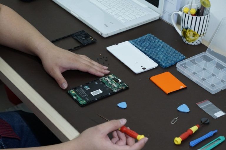 Заміна скла екрану Pixel Samsung Xiaomi Motorola і айфон