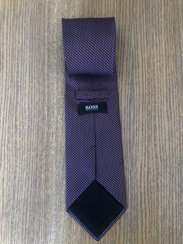 Hugo Boss jedwabny krawat bordowy