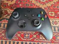 Gamepad Microsoft Xbox Series X/S ze stacją dokującą i akumulatorami