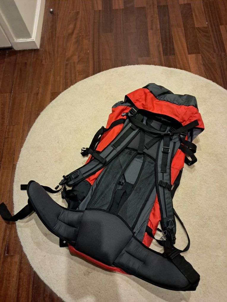 Mochila 60L com abertura à frente
