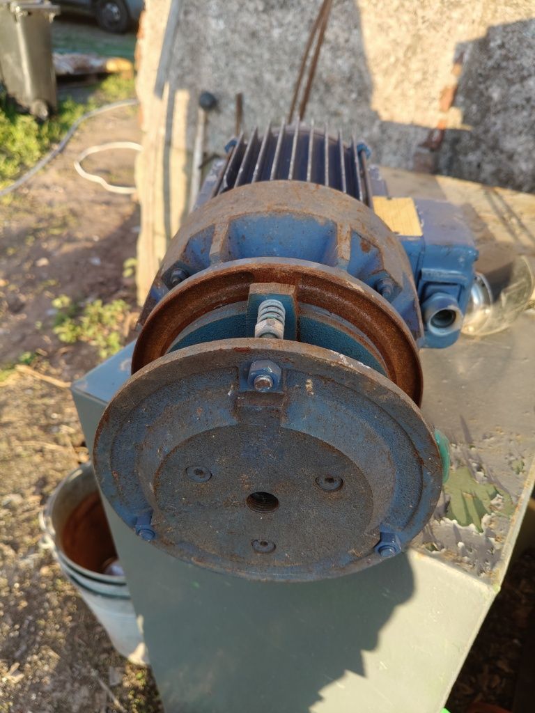 Silnik elektryczny z hamulcem
