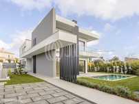 Moradia T5+2 com jardim e piscina em Birre, Cascais
