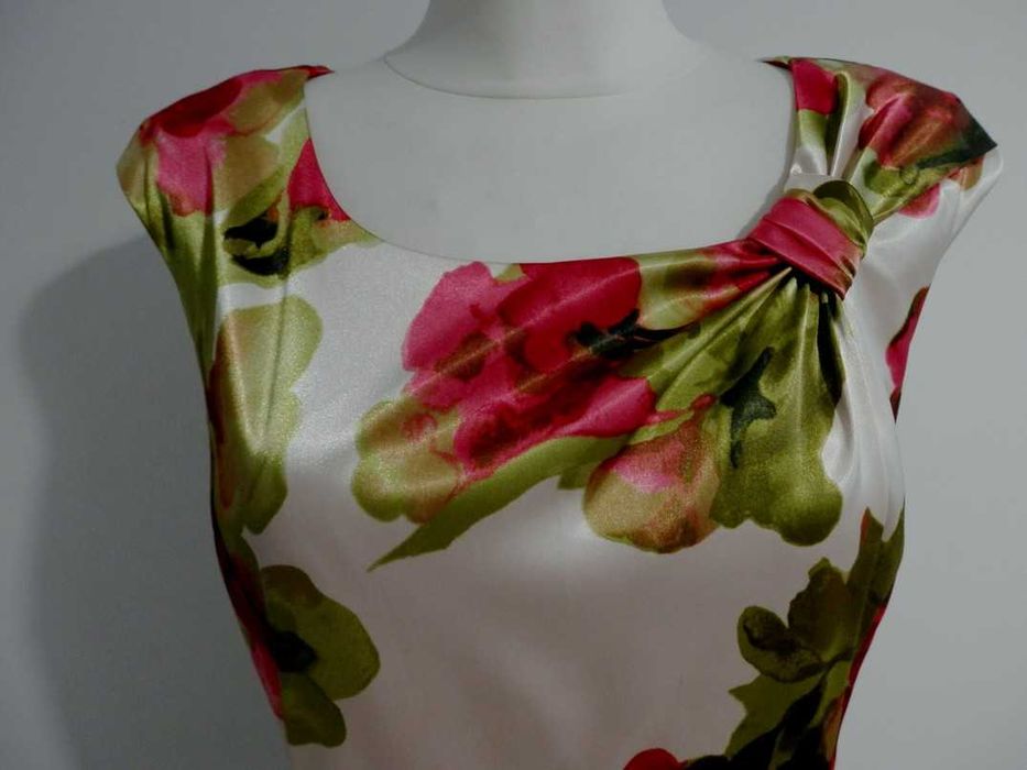 Sukienka Wizytowa Imprezowa Satynowa Dopasowana Kremowa