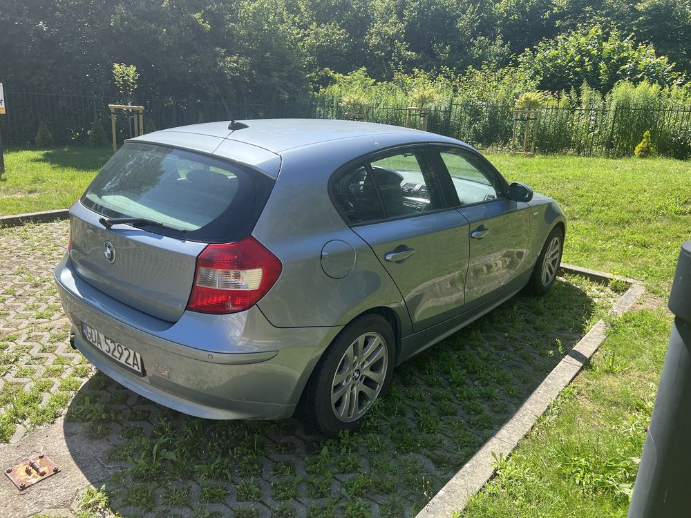 Jeździ skręca chamuje BMW 118i 129KM