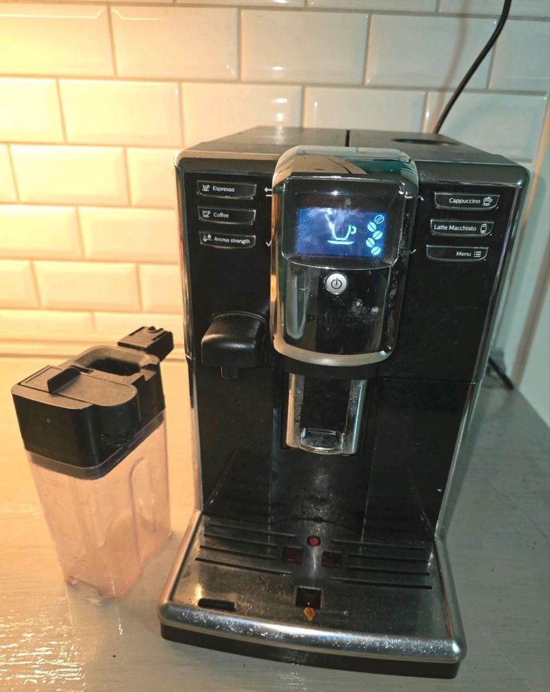 Кавомашина Delonghi dinamica