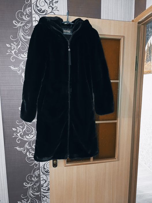 Продам шубку чорну