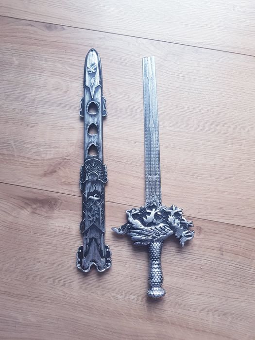Plastikowa zabawka miecz rycerza marki Dealz 40cm