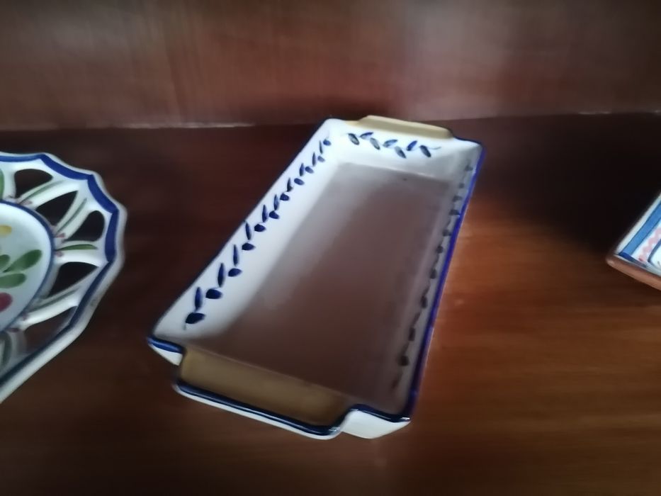 Peças em barro/louça decorado