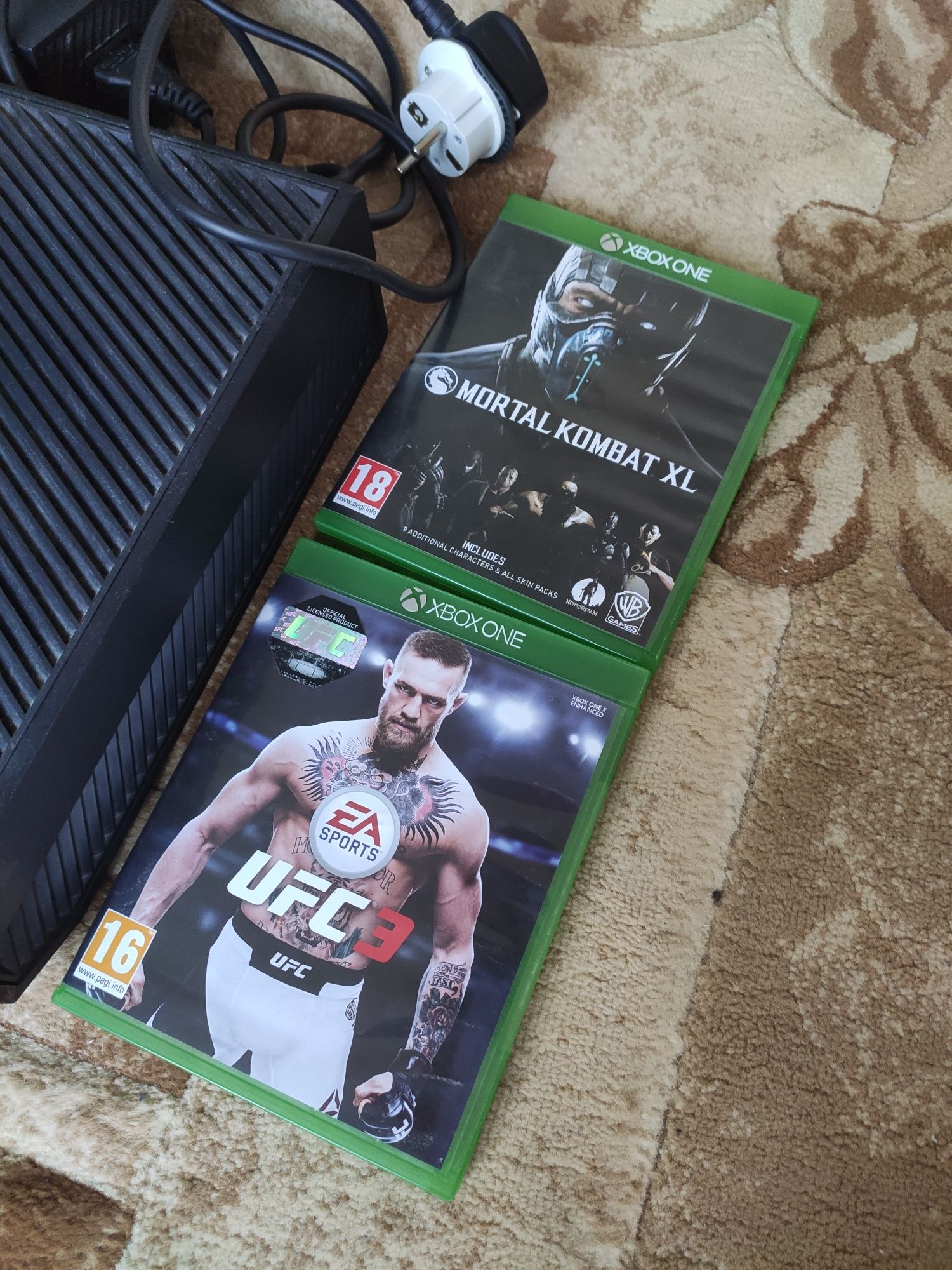 Xbox one 500gb + kinect + 2 геймпада