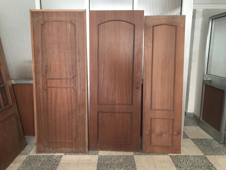 Portas madeiras aros e guarnições,